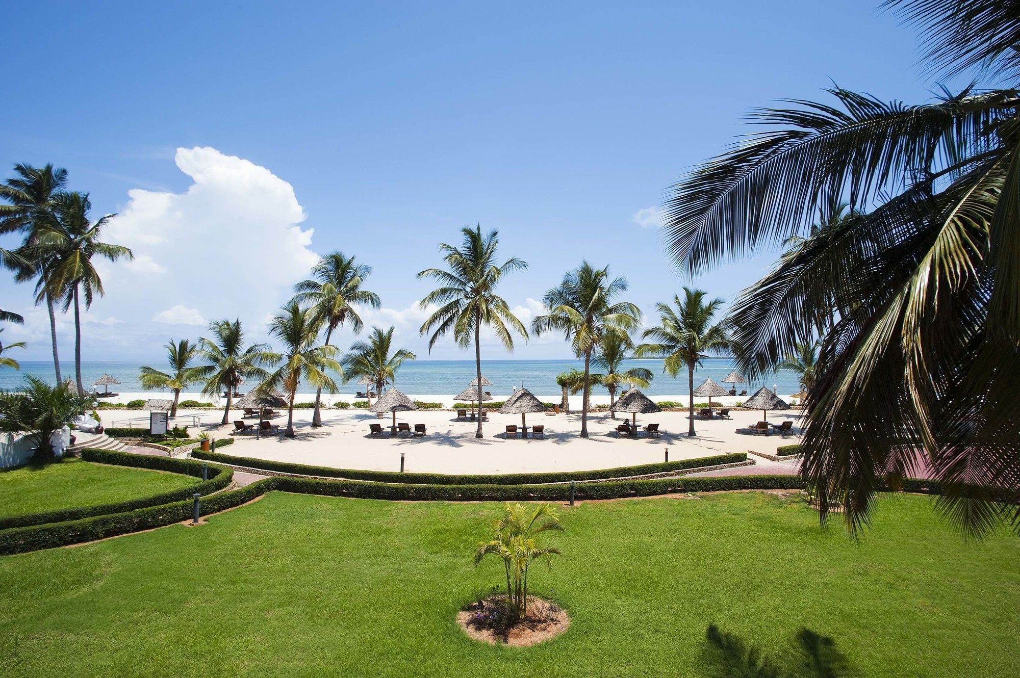 Kunduchi Beach Hotel & Resort Дар-эс-Саламе Экстерьер фото